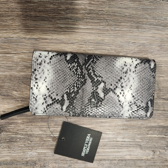 Vera Wang wallet. New - Picture 1 of 3